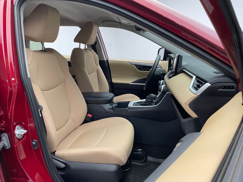 2022 Toyota RAV4 LE 17