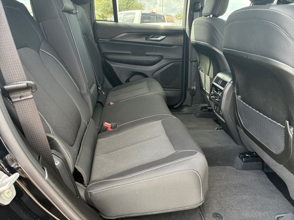 New Car 2025 Jeep Grand Cherokee  Laredo X For Sale Under $40,000 In Austin, Texas