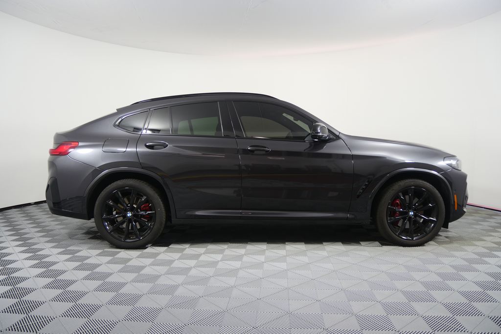 Thumbnail: 2023 BMW X4 - 2
