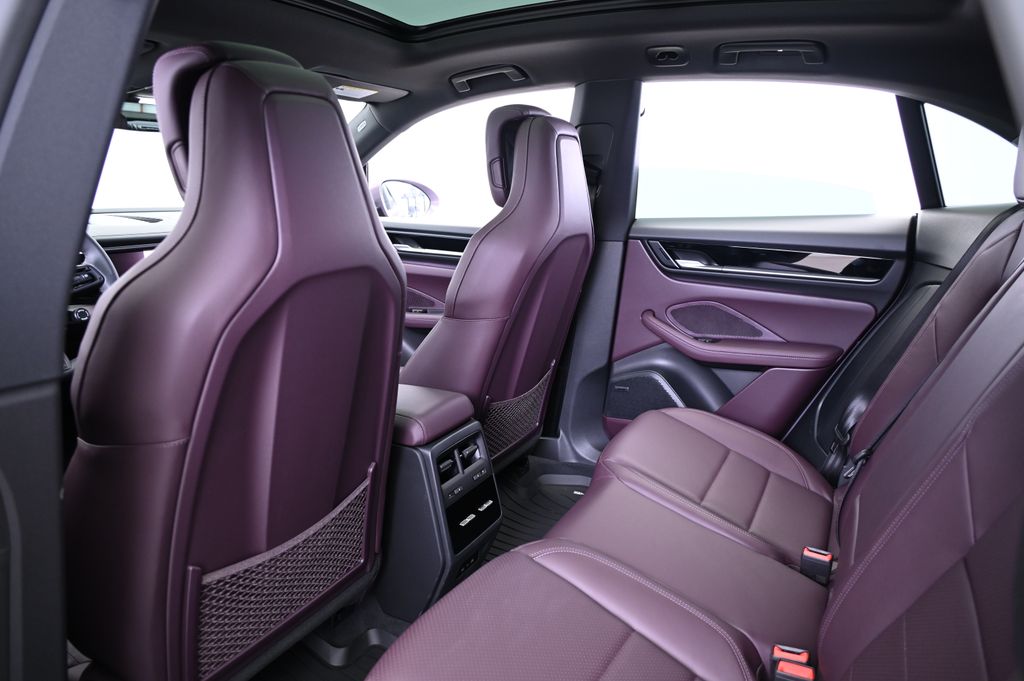 Thumbnail: 2025 Porsche Macan - 31