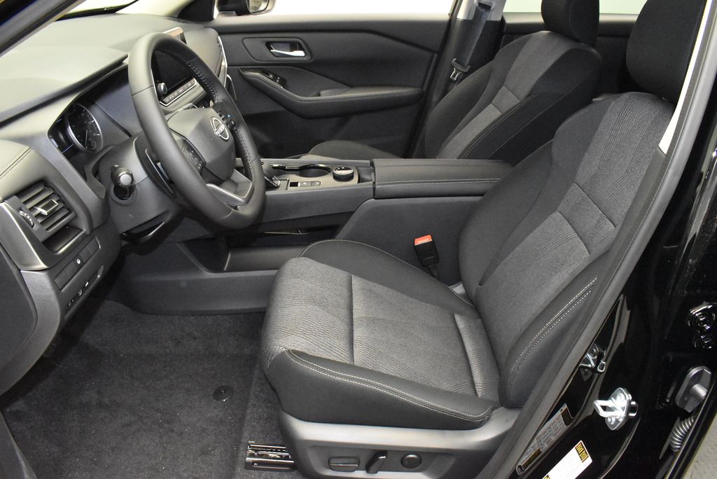 2025 Nissan Rogue SV 12