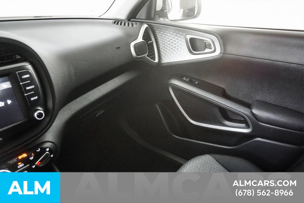 Used 2025 White Kia LX image 32