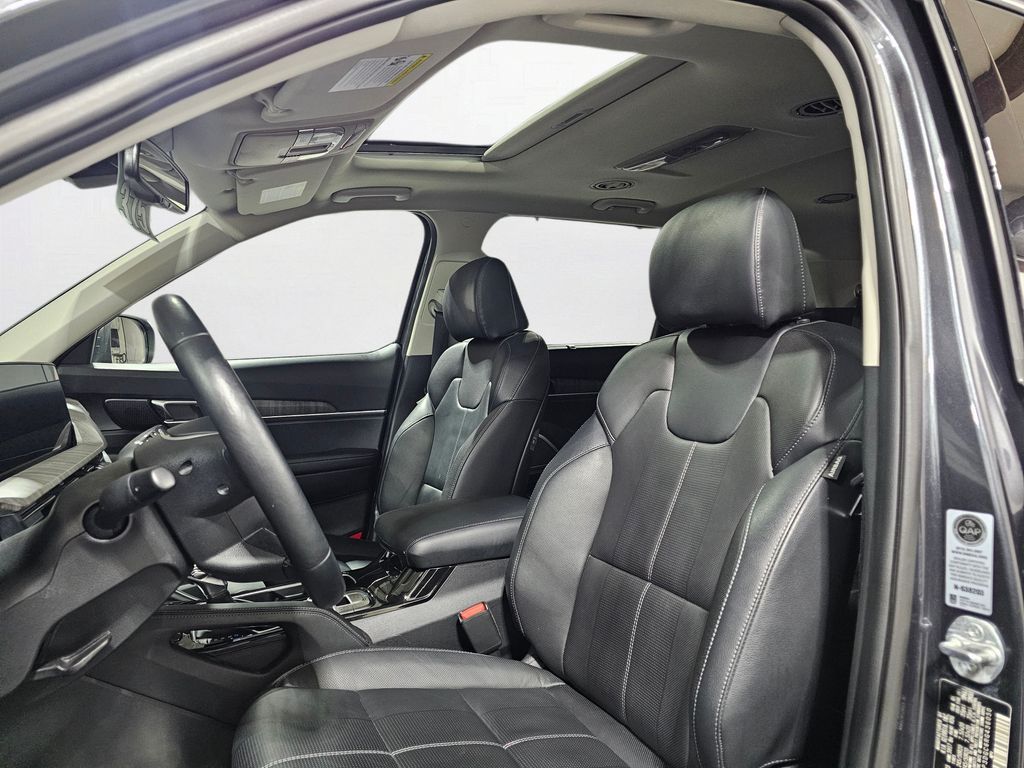 Used 2024 Gray Kia EX image 4