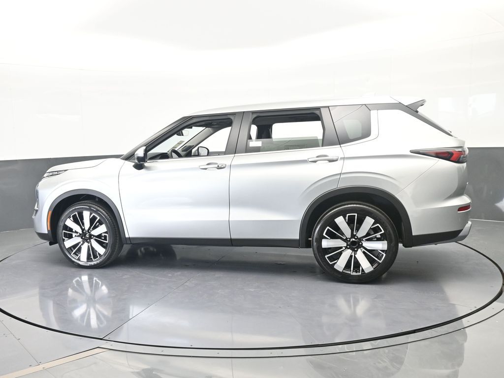New 2026 Silver Alloy Mitsubishi SE image 3