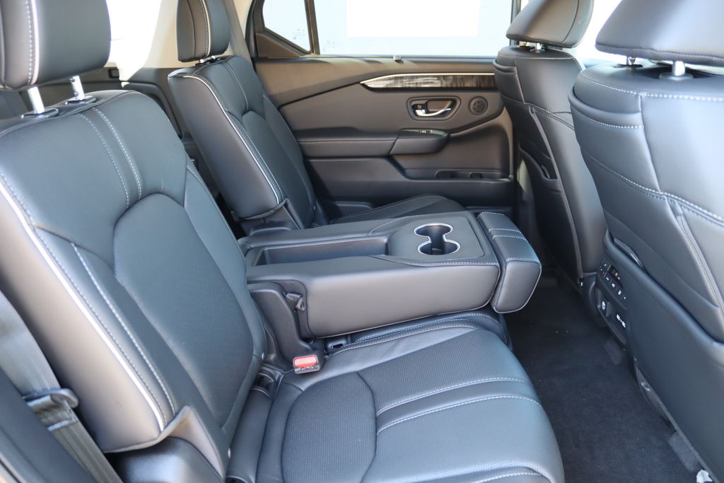 2025 Honda Pilot Elite 18