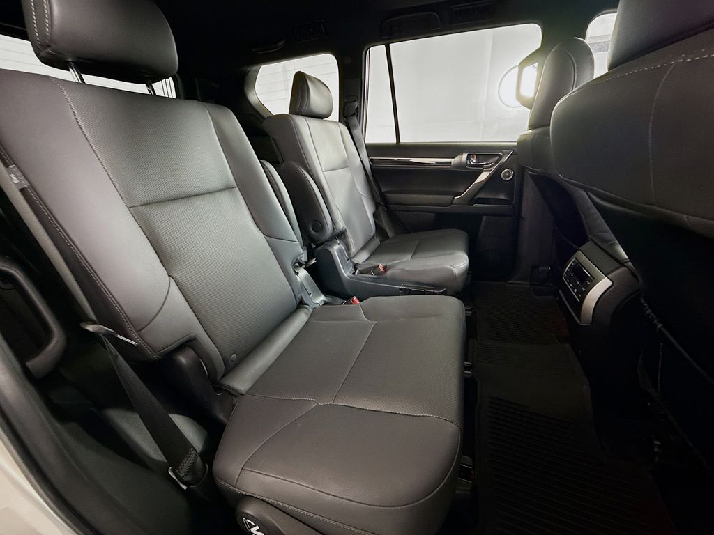 2023 Lexus GX 460 28