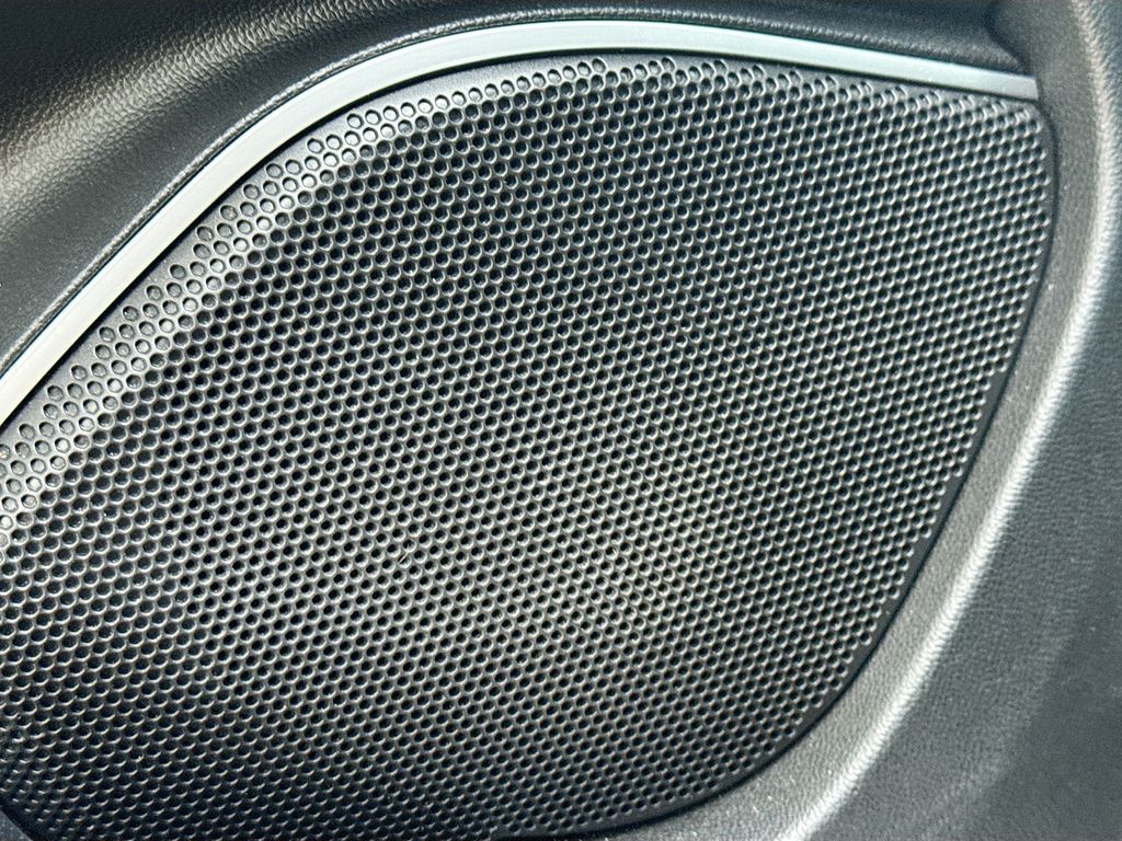 Used 2019  Alfa Romeo Ti image 21