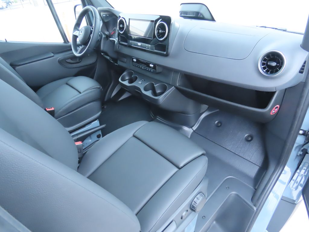 Thumbnail: 2025 Mercedes-Benz Sprinter - 18