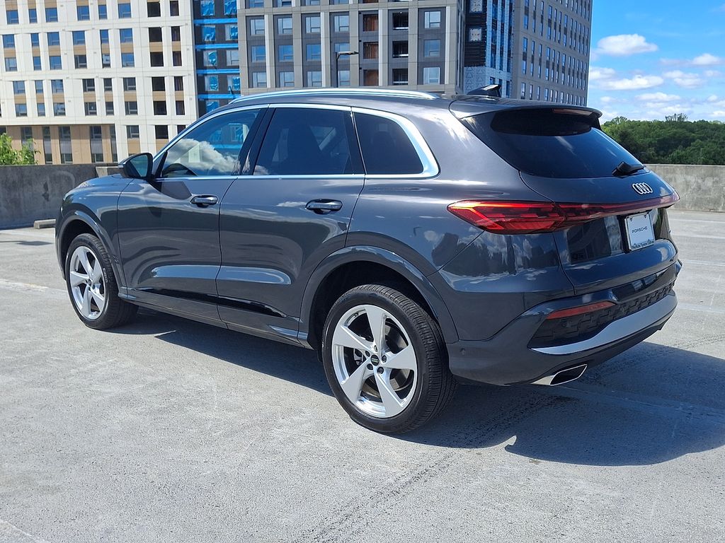 Thumbnail: 2025 Audi Q5 - 3
