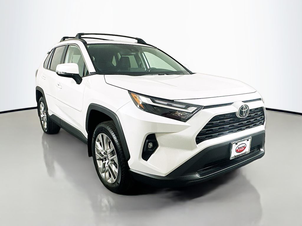 2025 Toyota RAV4 XLE Premium 3