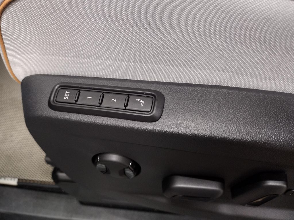 2025 Volkswagen ID. Buzz 1ST EDITION (TWO-TONE)