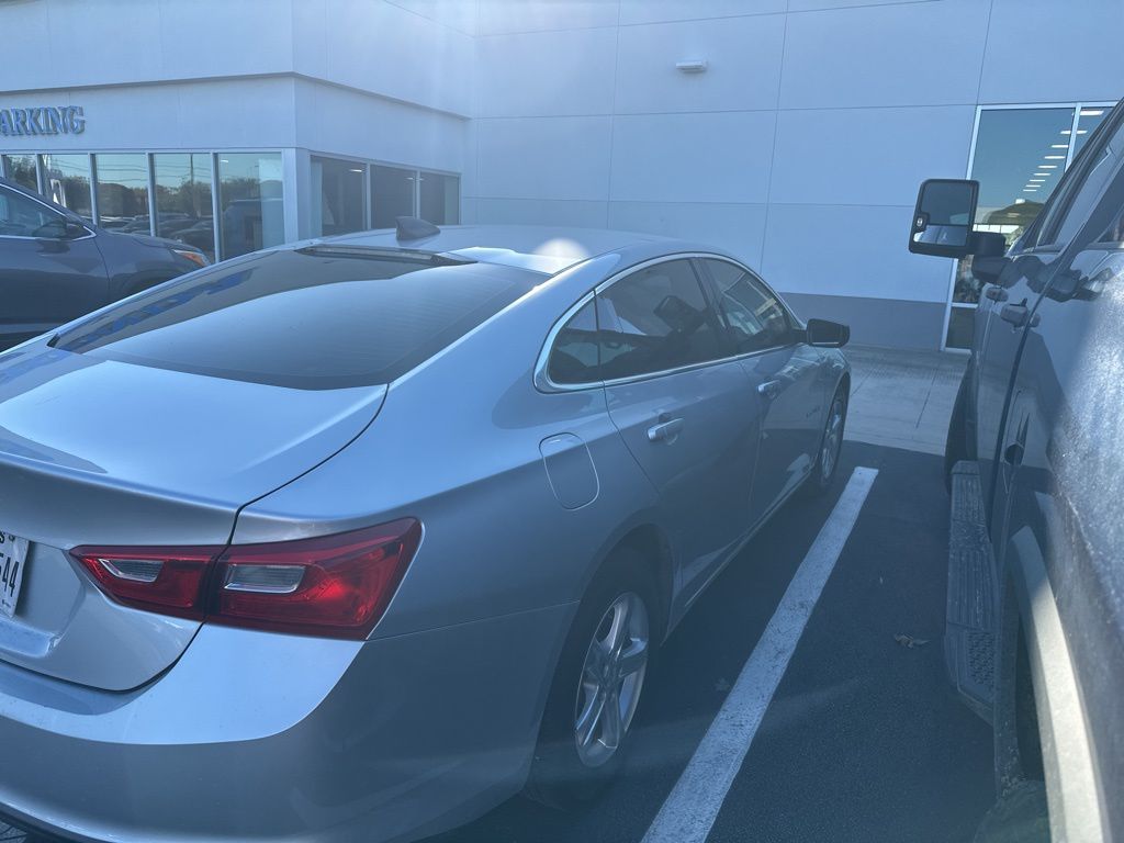 Thumbnail: 2021 Chevrolet Malibu - 4