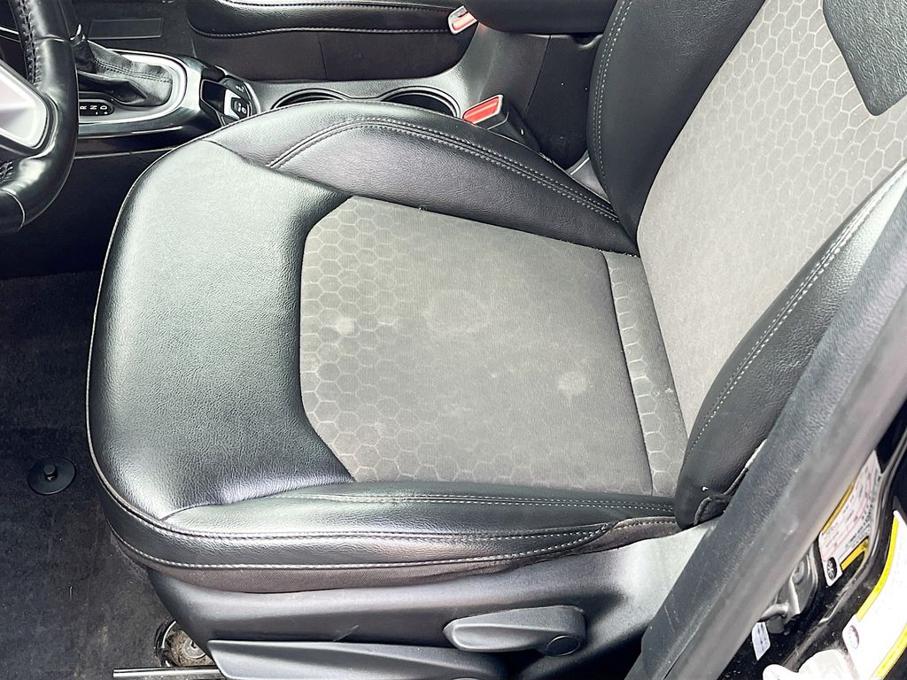 Used 2020 Black Jeep Latitude image 18