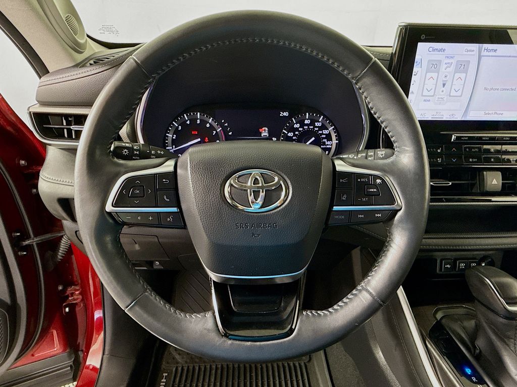 Thumbnail: 2020 Toyota Highlander - 11