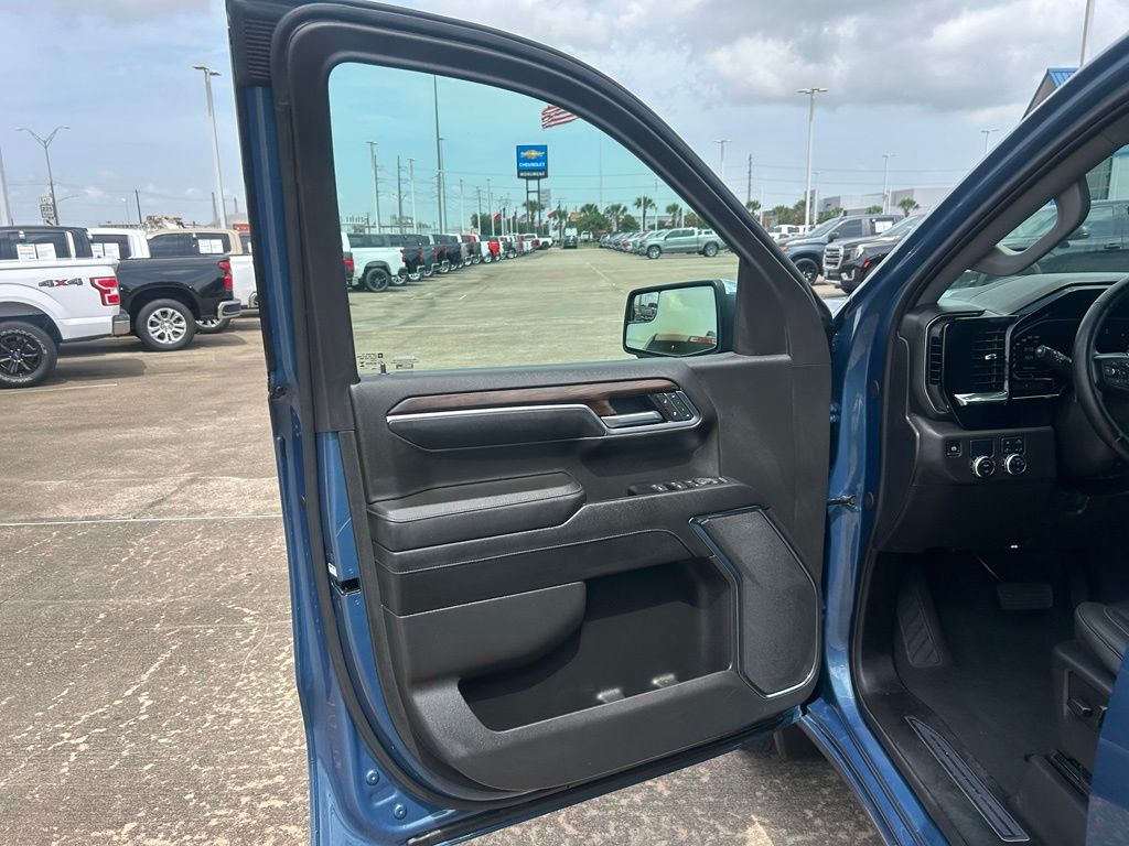 2024 GMC Sierra 1500 SLT - 9