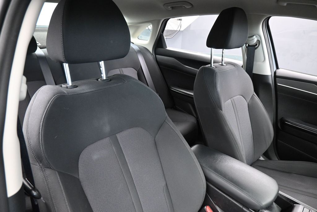 Used 2024 Everlasting Silver Kia LXS image 37