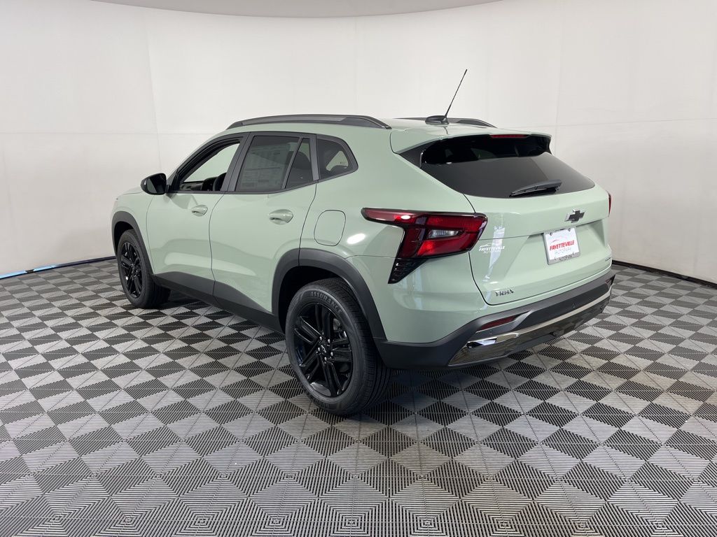 Thumbnail: 2025 Chevrolet Trax - 3