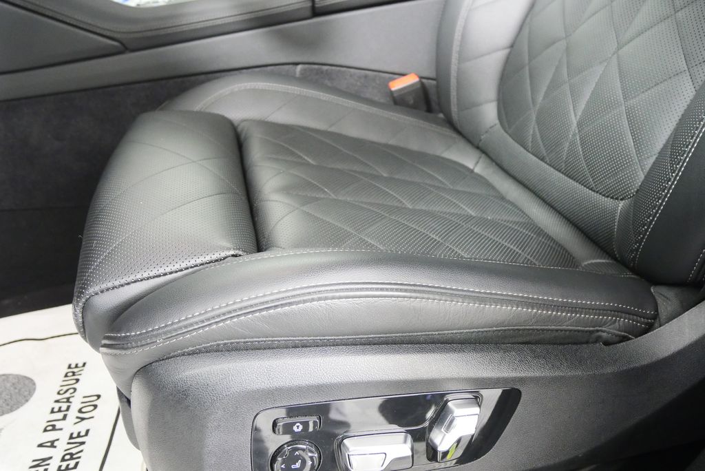 Thumbnail: 2025 BMW X6 - 11