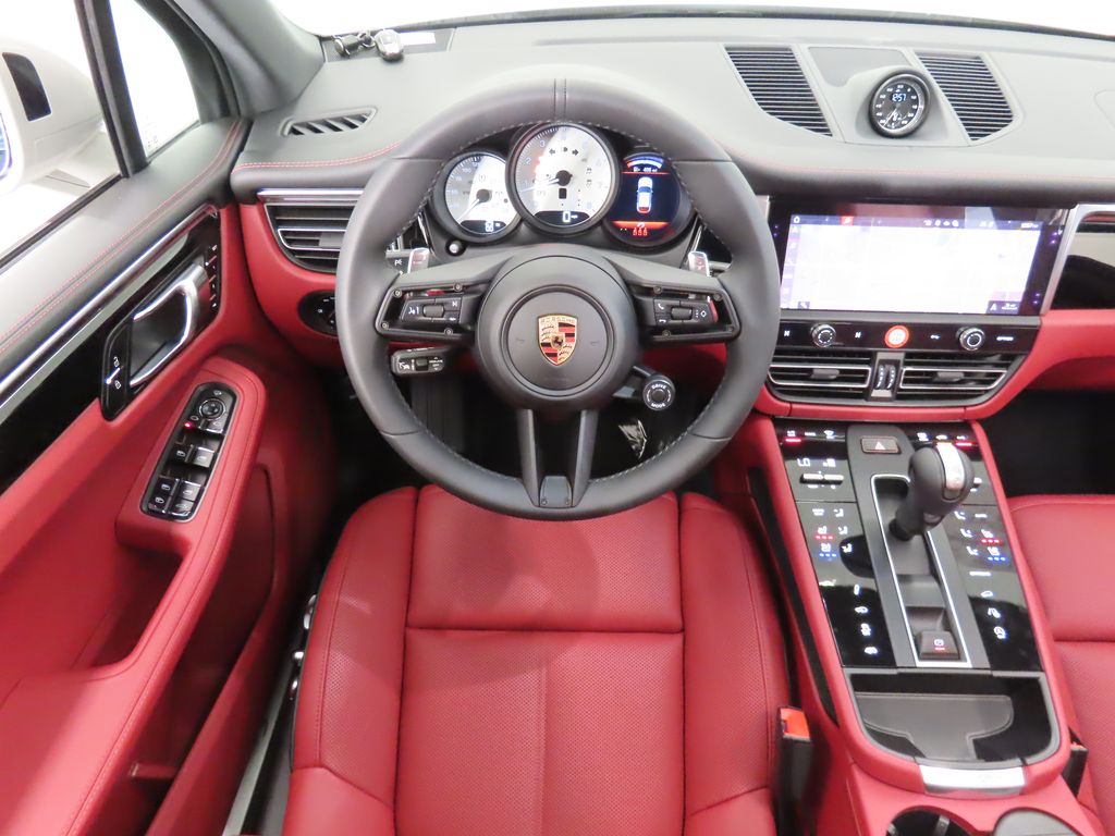 Thumbnail: 2025 Porsche Macan - 16
