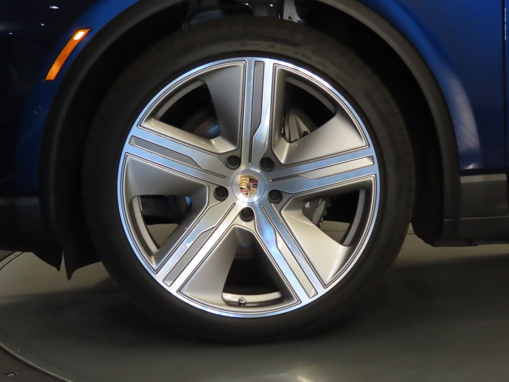 Thumbnail: 2024 Porsche Macan - 11