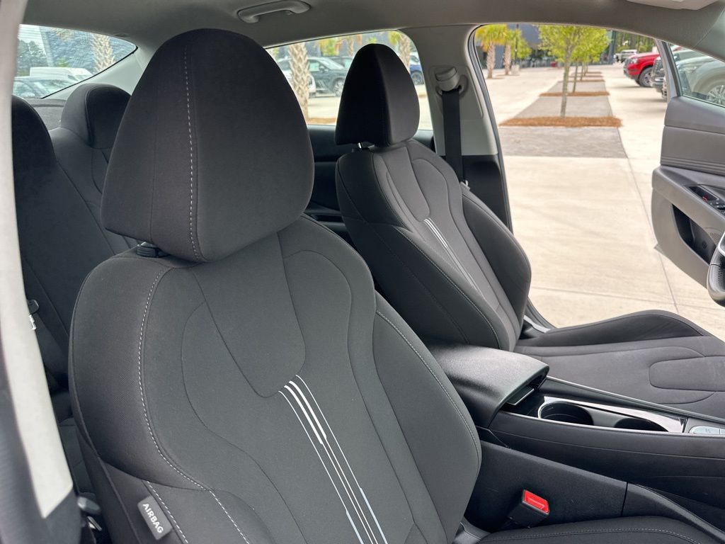2023 Fluid Metal Hyundai Elantra SEL FWD Sedan
