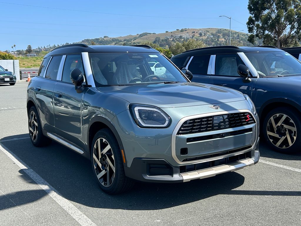 2025 MINI Cooper Countryman Iconic 2