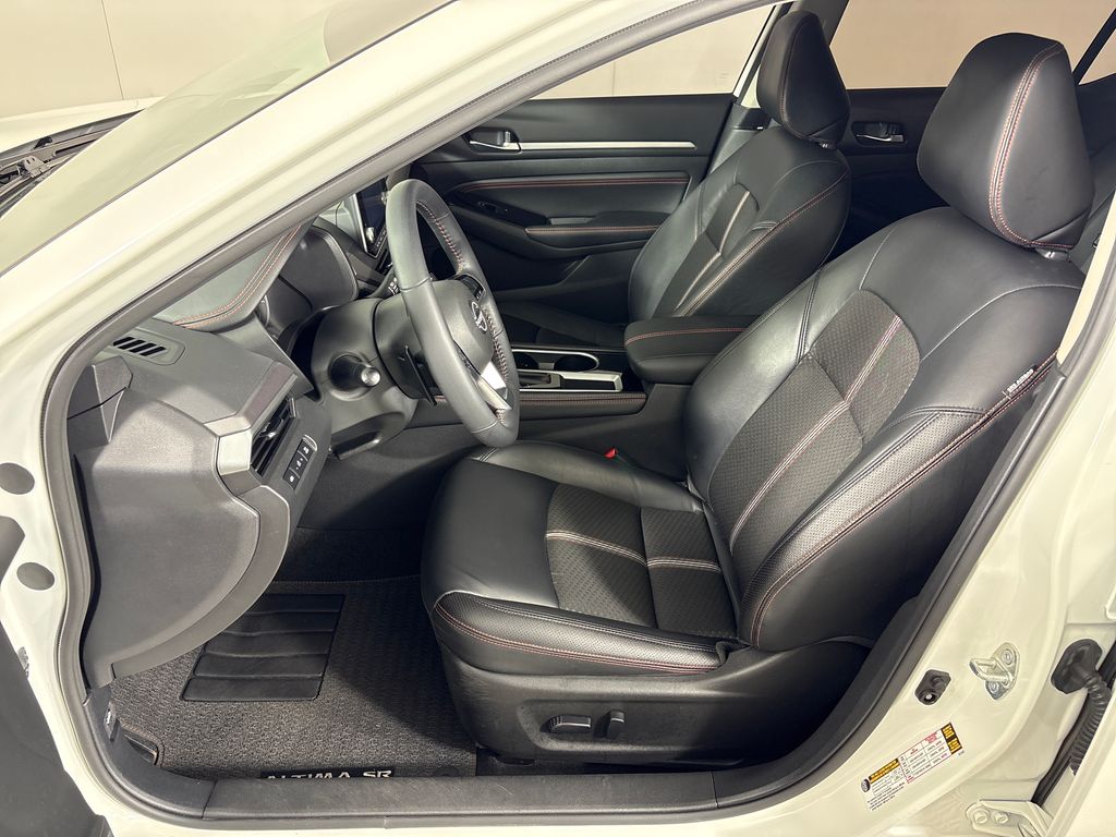 2023 Pearl White Tricoat Nissan Altima 2.5 SR FWD Sedan