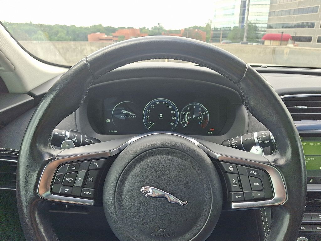 Thumbnail: 2018 Jaguar F-Pace - 21