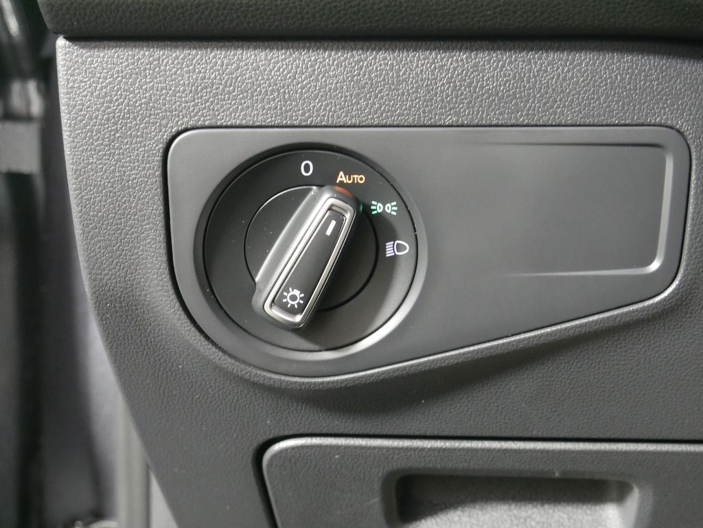 Thumbnail: 2021 Volkswagen Tiguan - 22