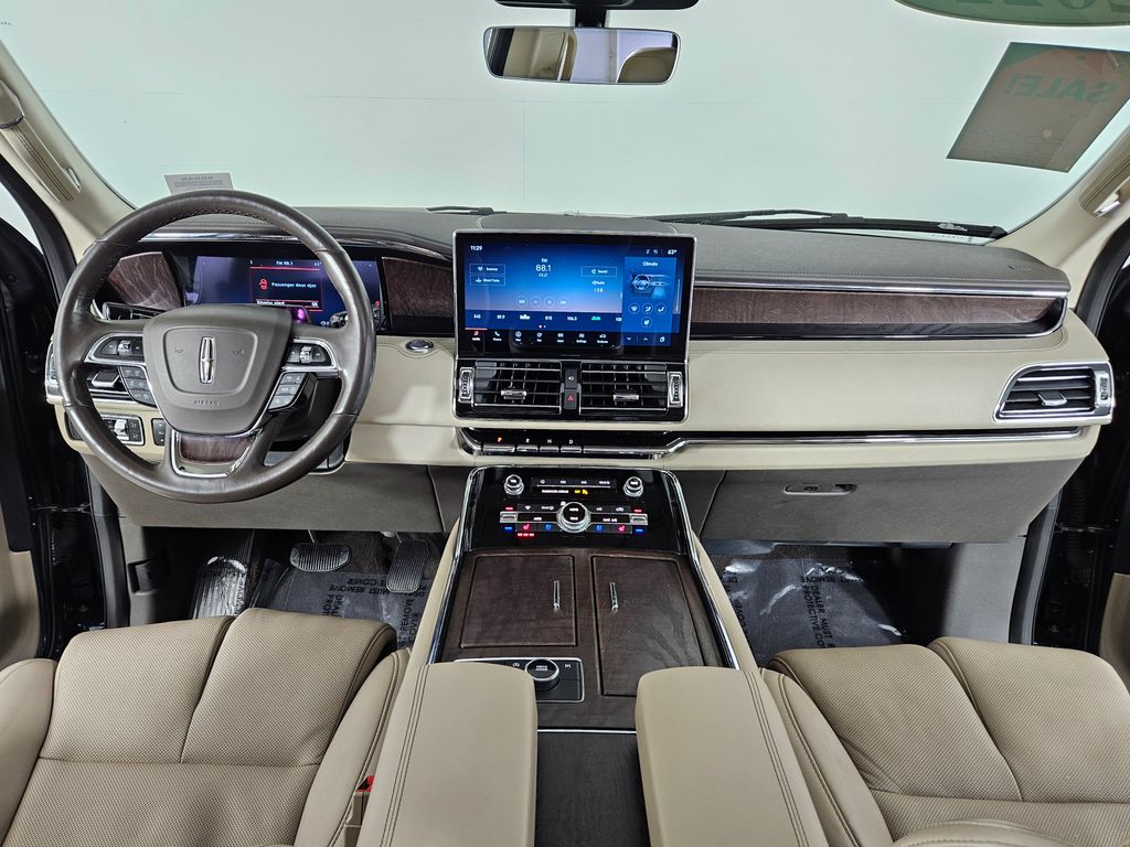 Thumbnail: 2022 Lincoln Navigator - 25