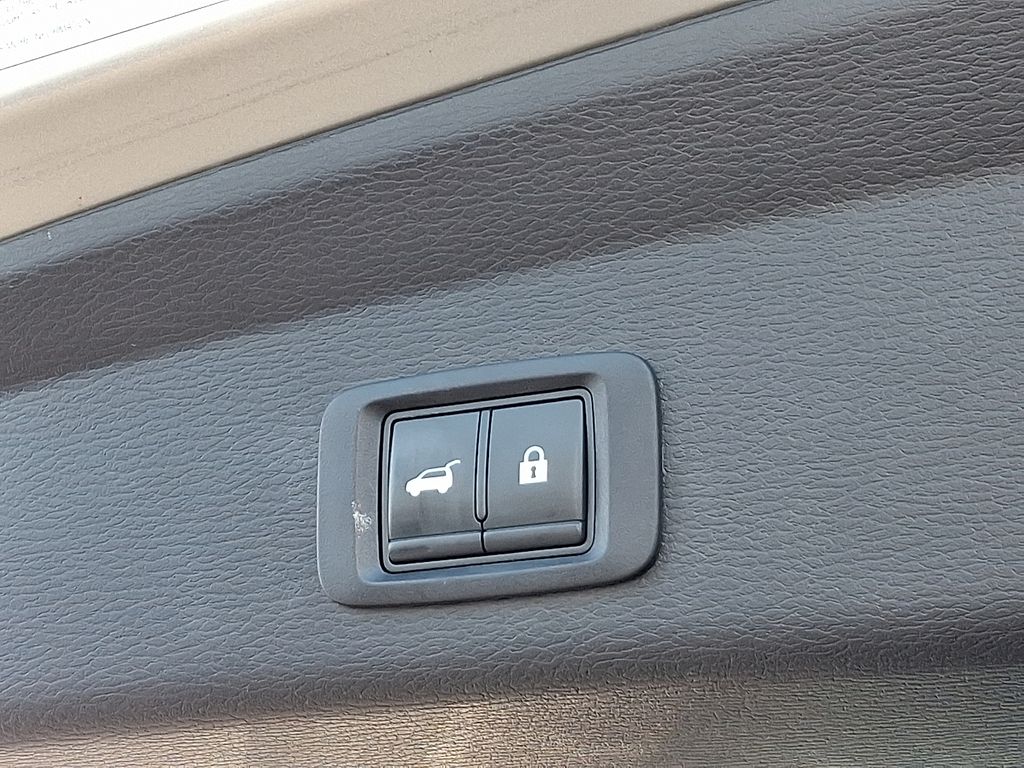 Thumbnail: 2022 Mitsubishi Outlander - 31