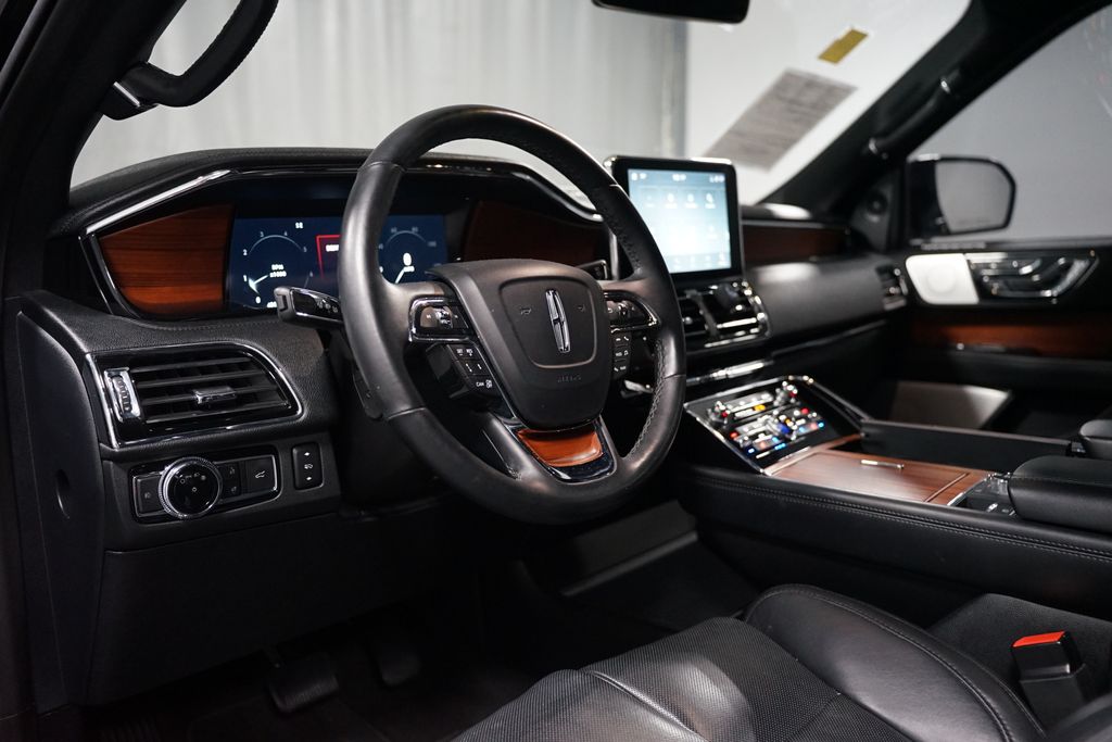 Thumbnail: 2020 Lincoln Navigator - 6