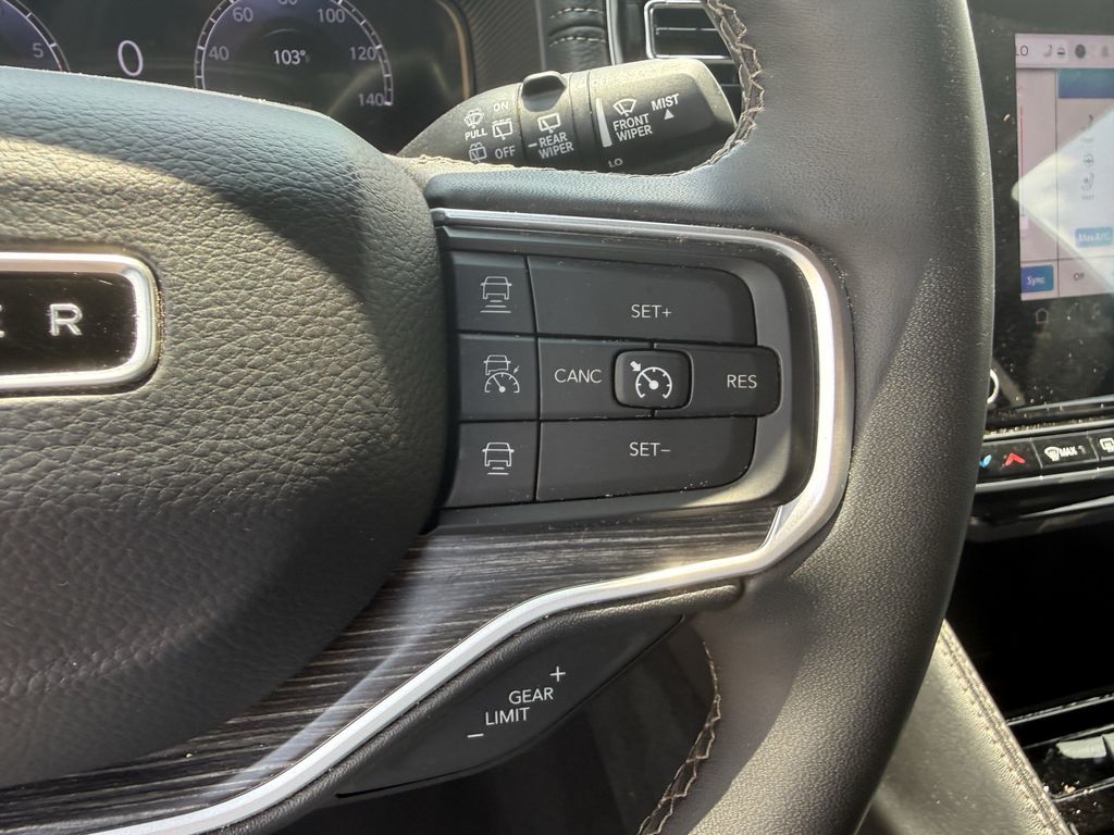 2024 Jeep Wagoneer Series II White at River Oaks CDJR