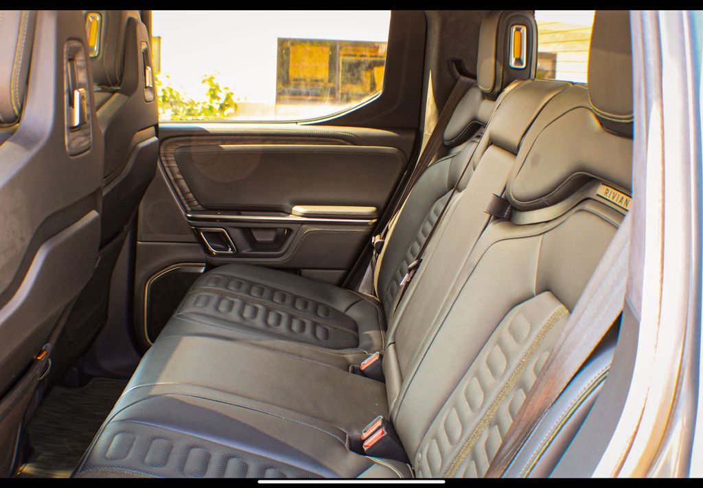Interior 16