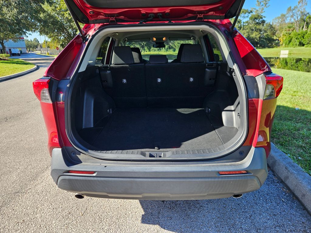 Thumbnail: 2020 Toyota RAV4 - 10