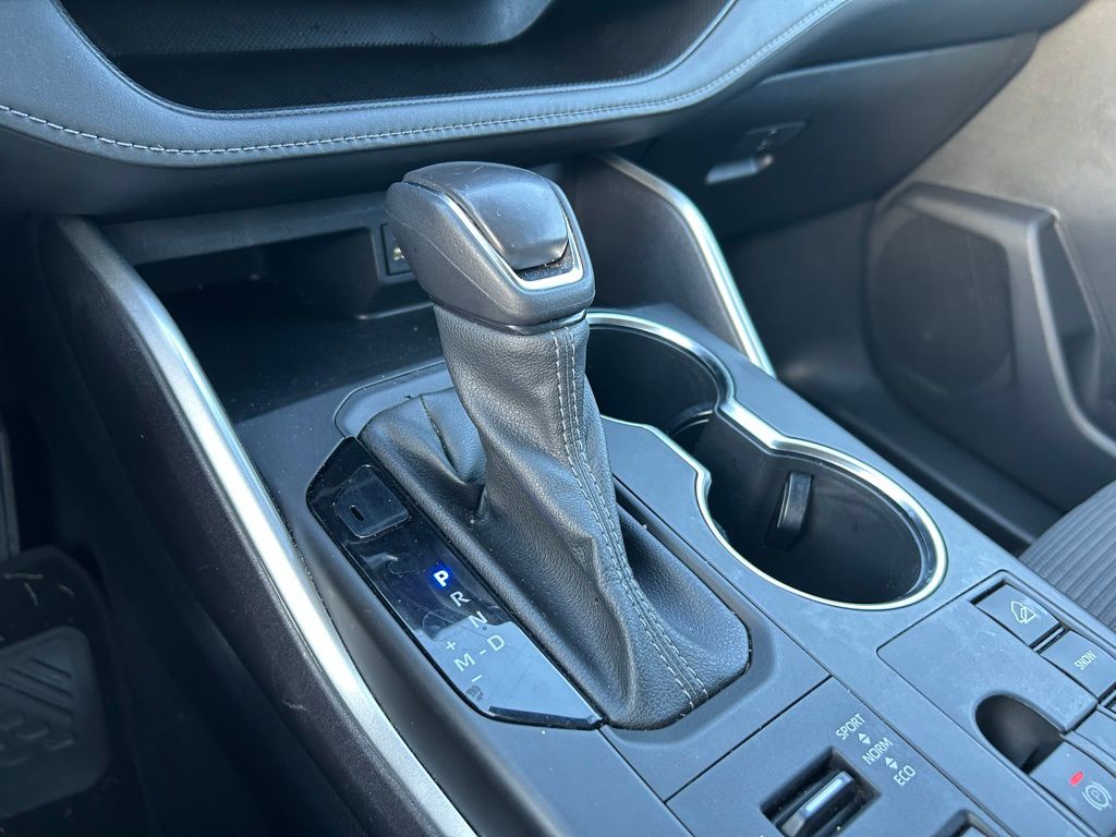 Thumbnail: 2023 Toyota Highlander - 28