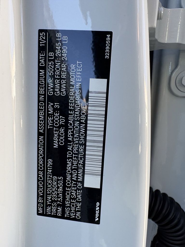 New 2026 White Volvo B5 Plus image 30