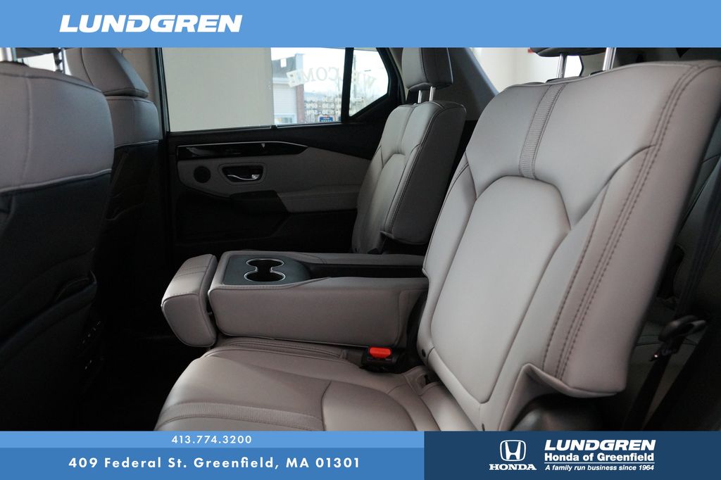 2025 Honda Pilot Touring 26