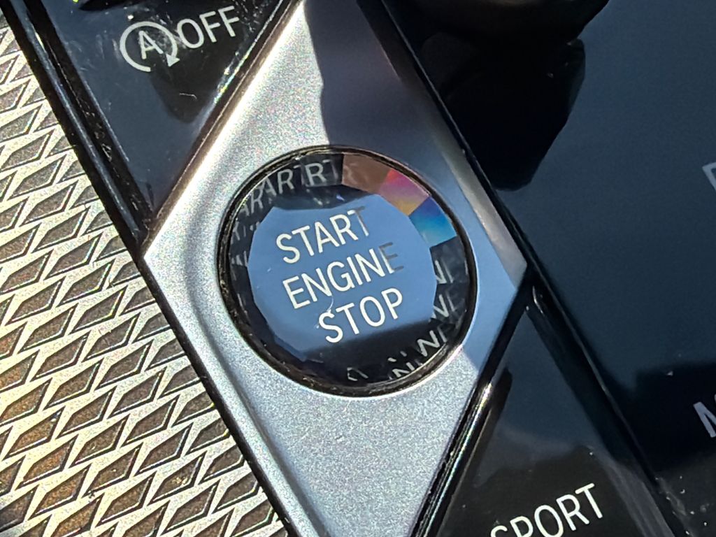 Used 2020 White BMW xDrive40i image 30