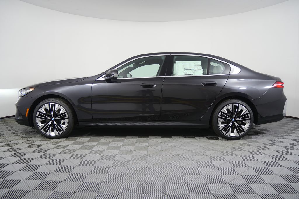 Thumbnail: 2026 BMW 5 Series - 6