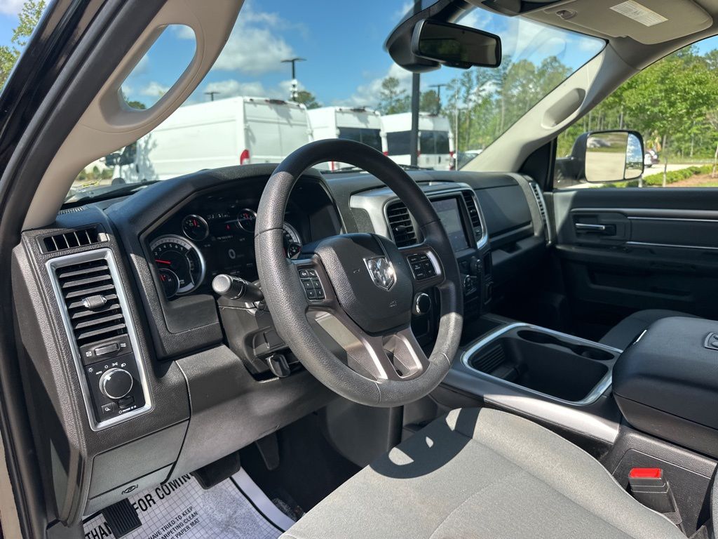 2023 Diamond Black Crystal Pearlcoat Ram 1500 Classic SLT RWD Truck