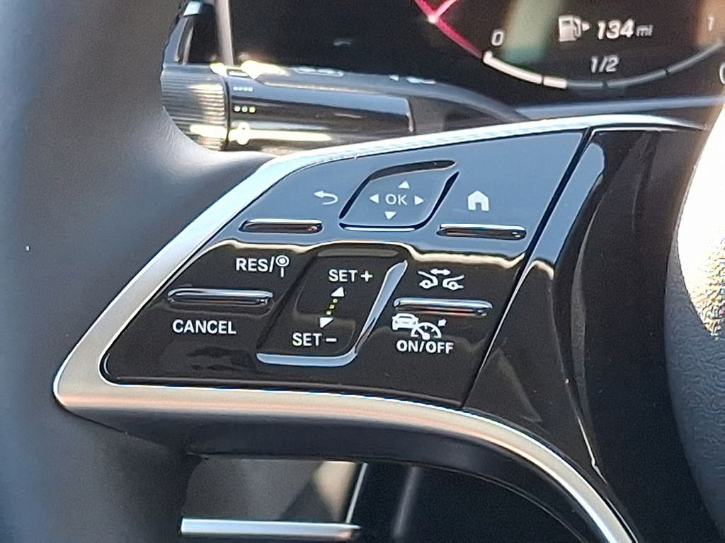 Thumbnail: 2025 Mercedes-Benz E-Class - 16