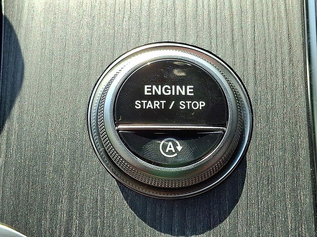 Thumbnail: 2025 Mercedes-Benz GLC - 14