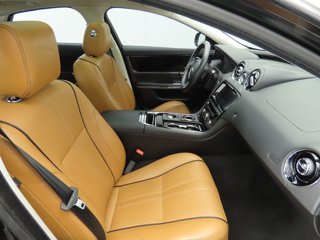 Thumbnail: 2019 Jaguar XJ - 21