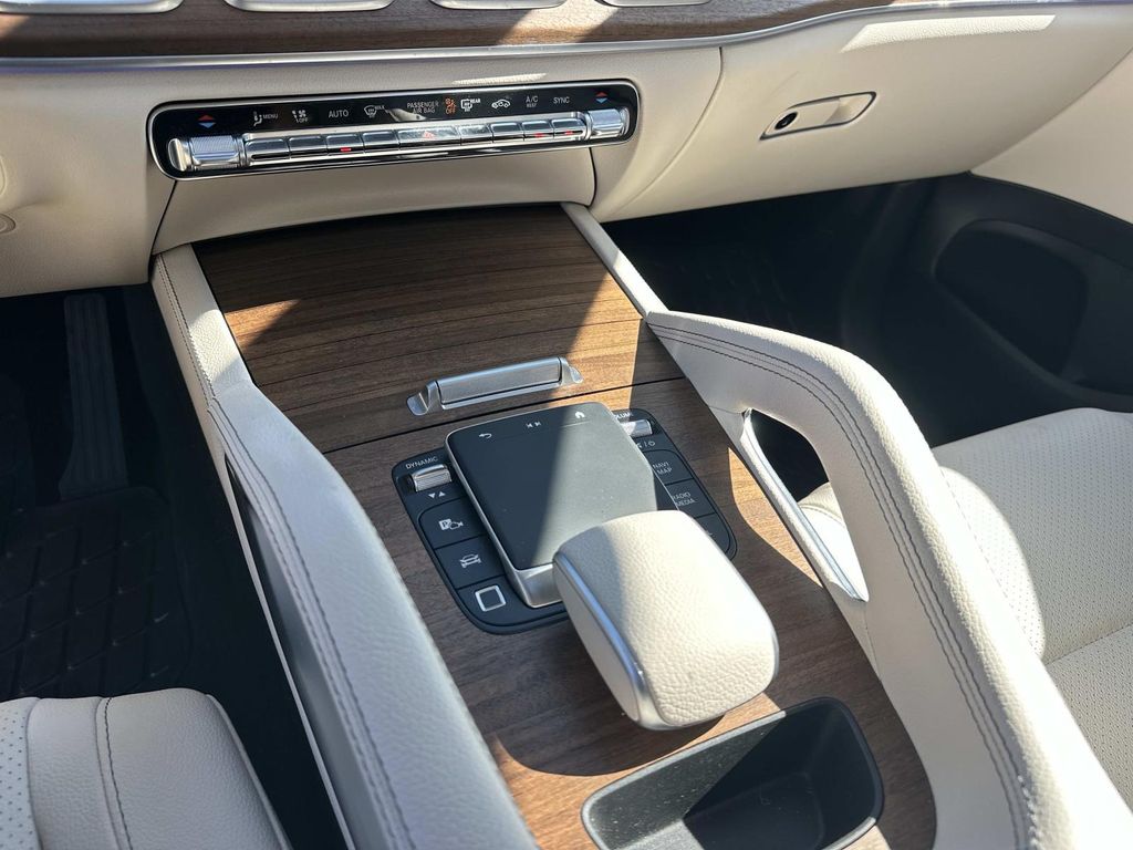 Thumbnail: 2026 Mercedes-Benz GLE - 22