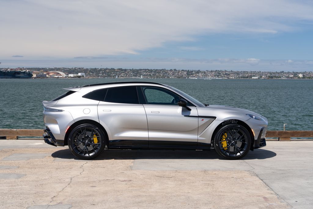 Aston Martin 2026 DBX S