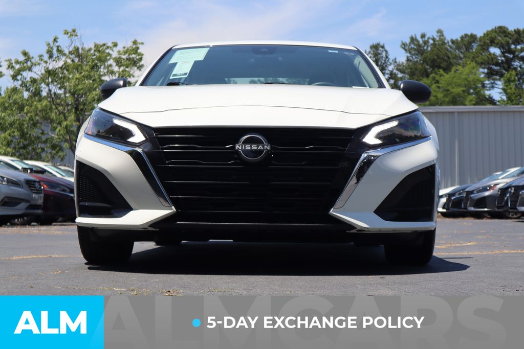 Used 2025 White Nissan 2.5 SV image 4
