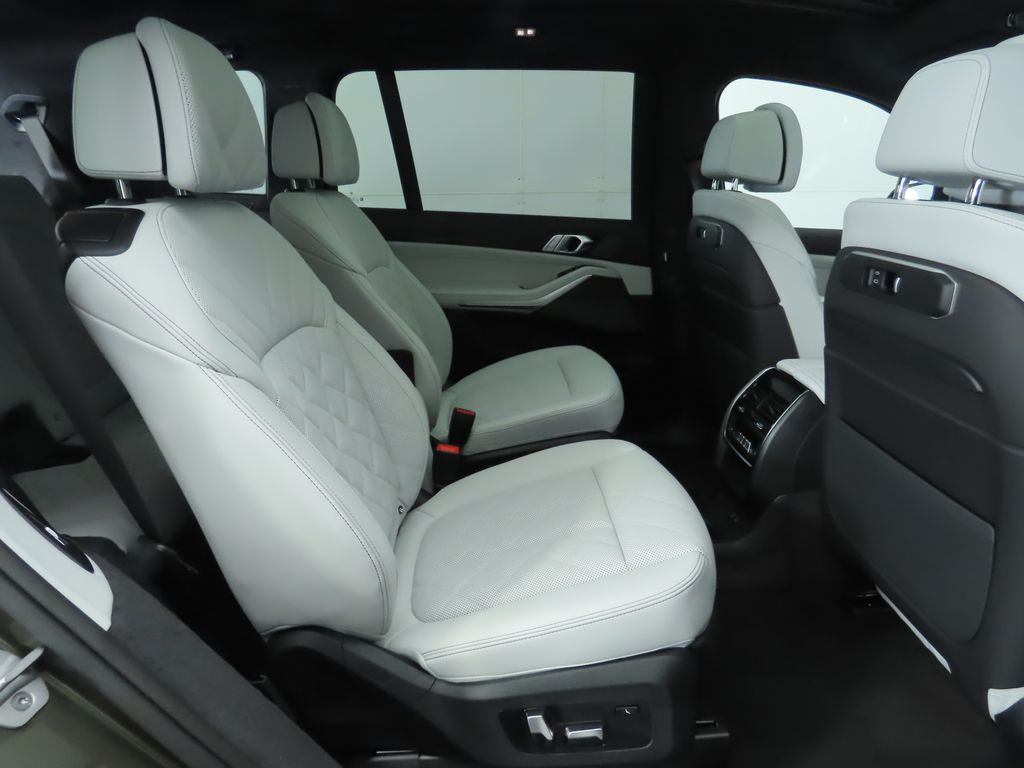 Thumbnail: 2026 BMW X7 - 24
