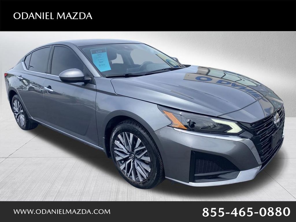 Gray (Gun Metallic) 2023 Nissan Altima Sedan All-Wheel Drive Continuously Variable Transmission