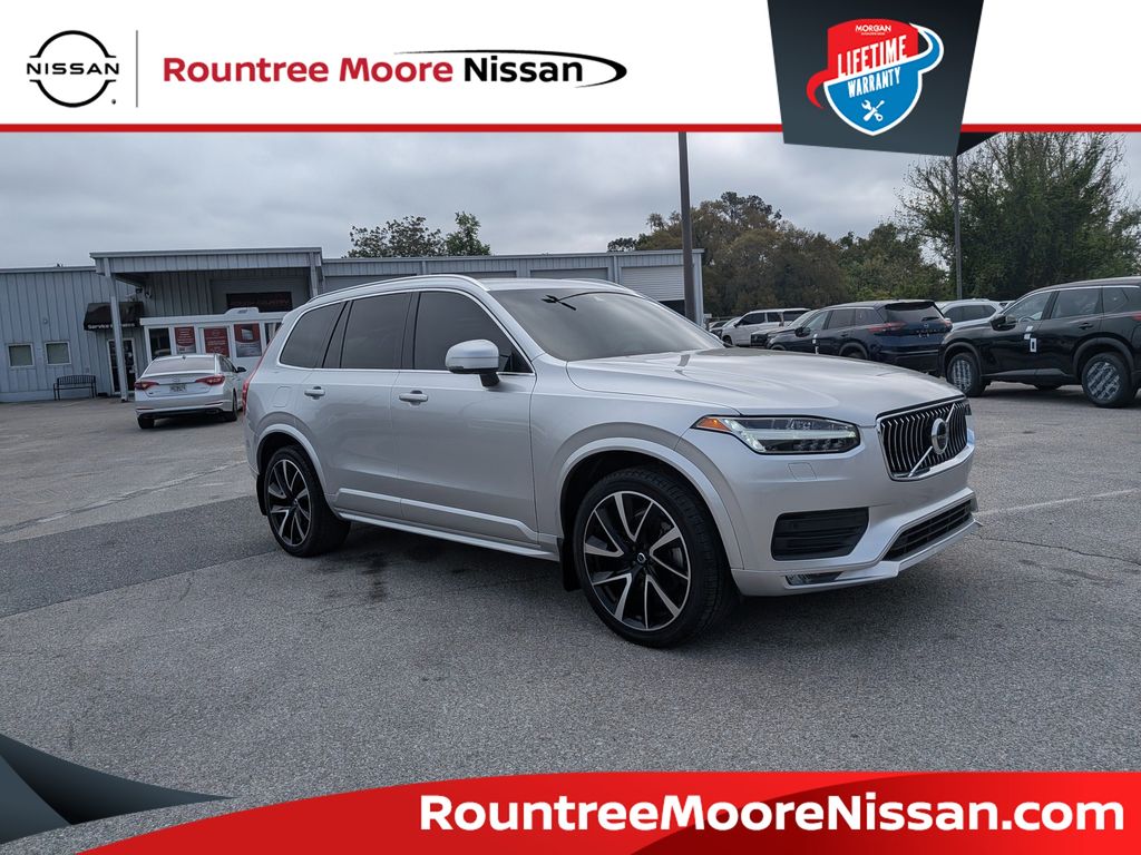 2022 Volvo XC90 T6 Momentum 7-Passenger AWD